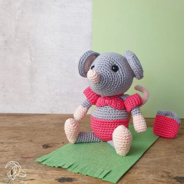 DIY Crochet Kit - Daisy Mouse - Hardicraft