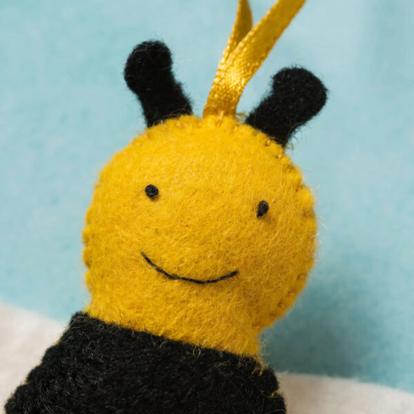 Corinne Lapierre Wool Felt Craft Kit - Bee & Flower
